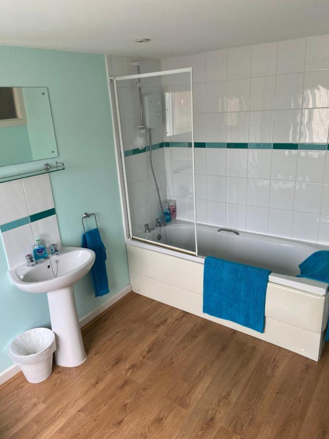 Cosy 3-Bedroom House, Stones Throw To Beach 韦茅斯 外观 照片